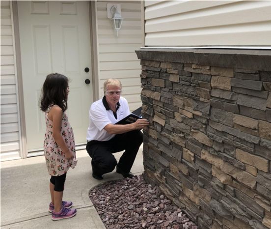 man-testing-wall-with-girl Man Inspecting Wall Corner